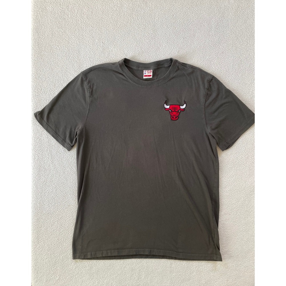 Ultra Game Mens Large T-Shirt Charcoal Chicago Bulls NBA Embroidered Graphic Tee